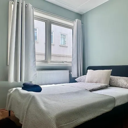 Executive 2-bedroom Lift Street Parking 8 Guests
