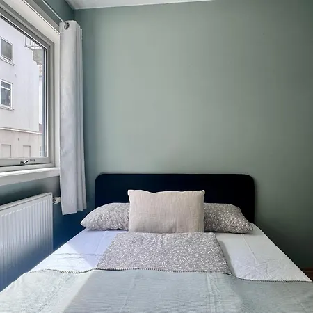 Executive 2-bedroom Lift Street Parking 8 Guests 公寓 *