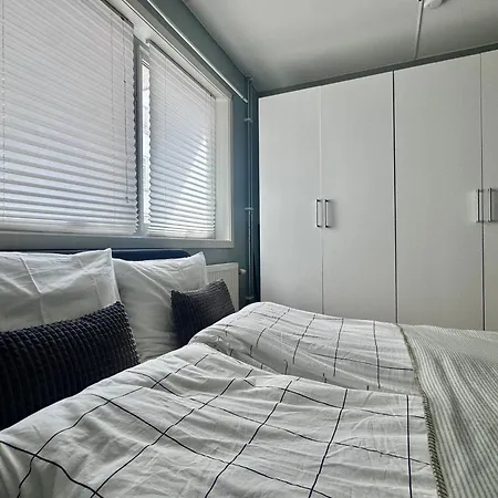 Executive 2-bedroom Lift Street Parking 8 Guests *